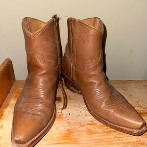 Tecovas caramel Daisy’s size 8.5